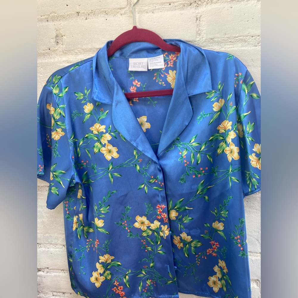 Secret treasures shirt size m
